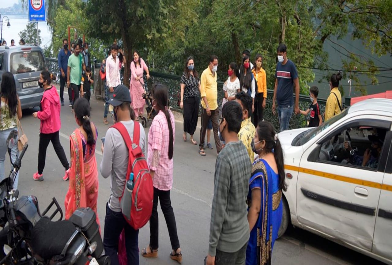 uttarakhand news : tourist rush in nainital watch photos