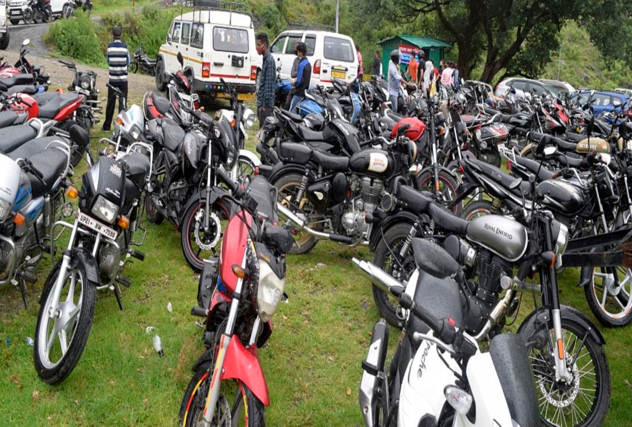 uttarakhand news : tourist rush in nainital watch photos