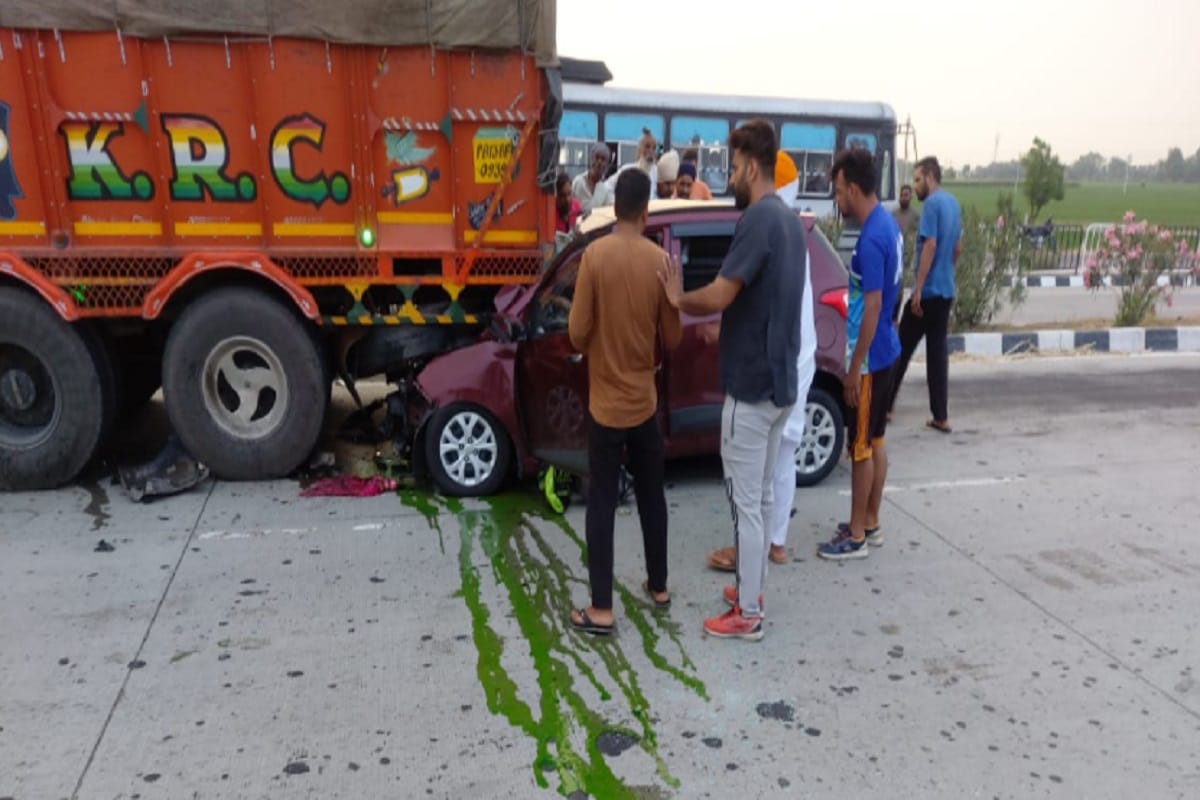 UP News: Four members of a family from Muzaffarnagar has died in car accident in Punjab