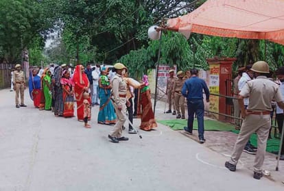 up block pramukh chunav 2021 election: Voting will start in a while, a close fight in BJP SP