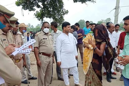 up block pramukh chunav 2021 election: Voting will start in a while, a close fight in BJP SP