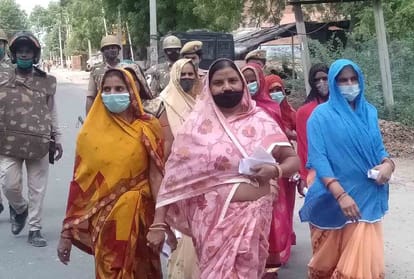 up block pramukh chunav 2021 election: Voting will start in a while, a close fight in BJP SP