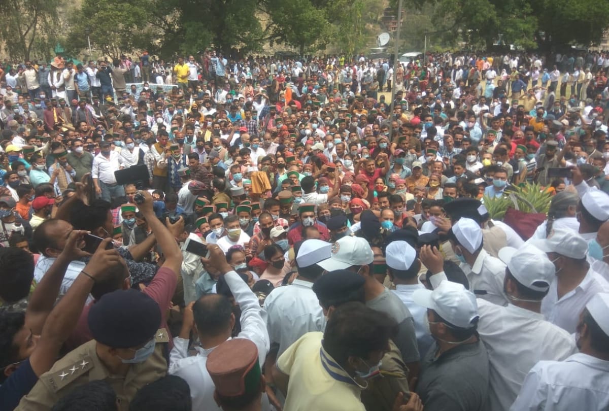 Virbhadra singh Demise: vikramaditya singh rajtilak in padam palace rampur bushahr riyasat