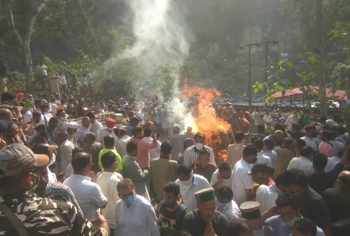 Virbhadra singh cremated Son vikramaditya singh lights funeral pyre