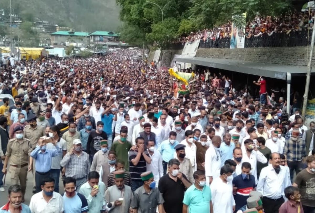 Virbhadra singh cremated Son vikramaditya singh lights funeral pyre
