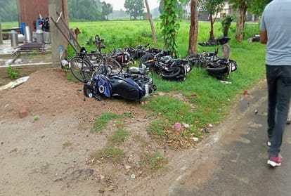 Pratapgarh: Ruckus of Samajwadi party workers in Aspur Devsara, stone pelting on police, bikes broken