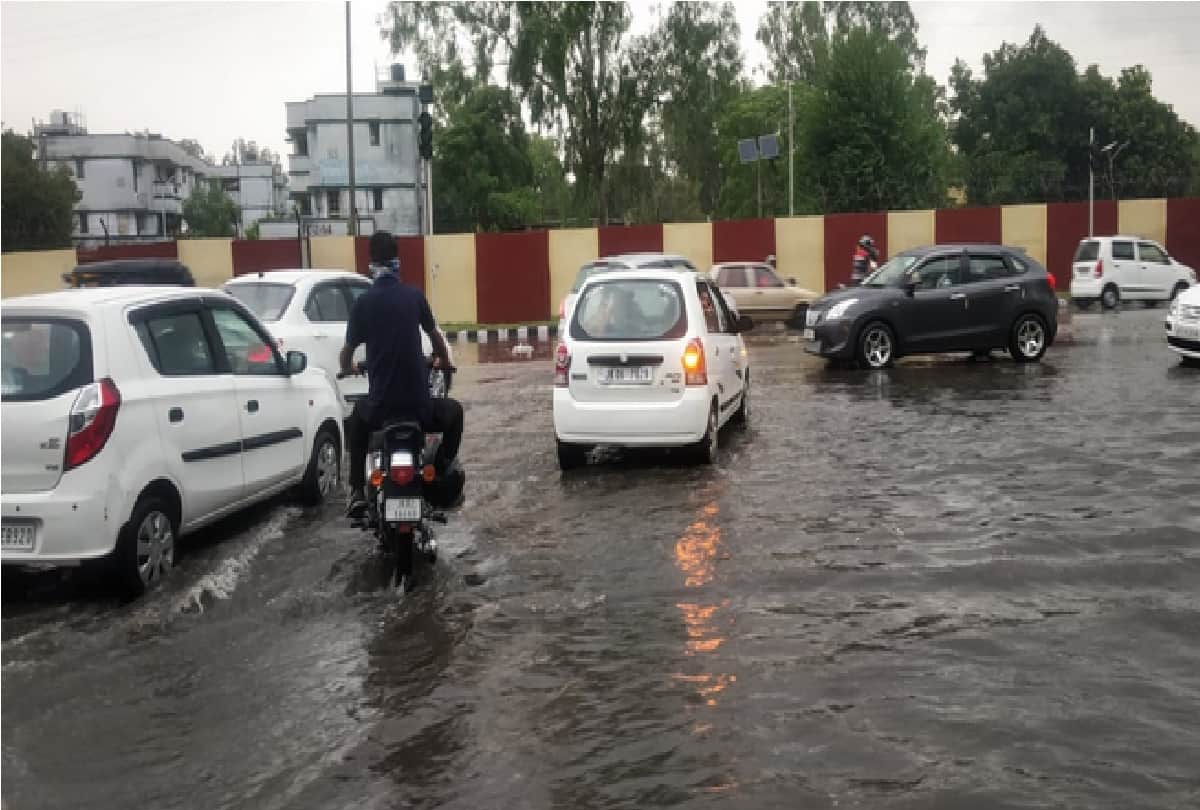Jammu and Kashmir: Half an hour of rain caused waterlogging, water entered people's homes in low-lying areas