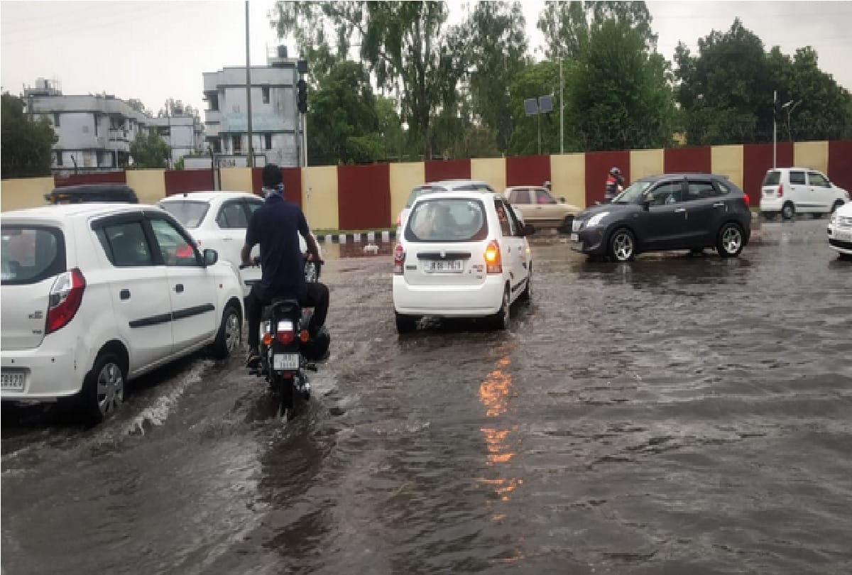 Jammu and Kashmir: Half an hour of rain caused waterlogging, water entered people's homes in low-lying areas