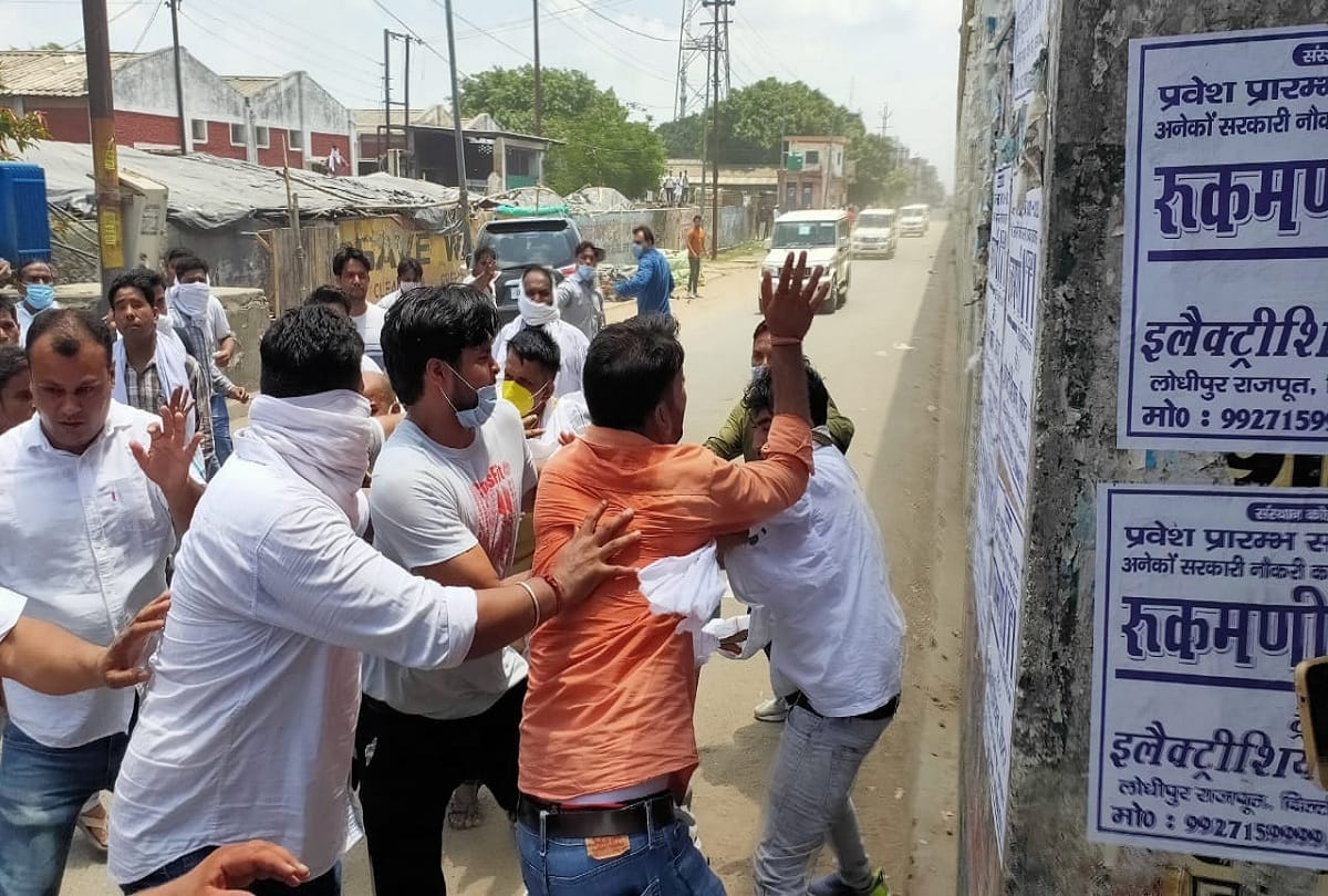 up block pramukh chunav 2021 ruckus stone plating firing During voting in amorha fierce fighting between SP and BJP supporters