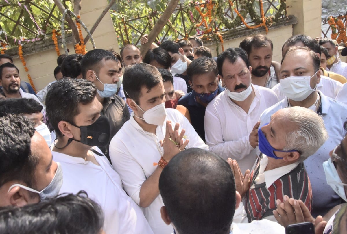 Vikramaditya Singh statement After the funeral of his father Raja Virbhadra Singh at rampur shimla
