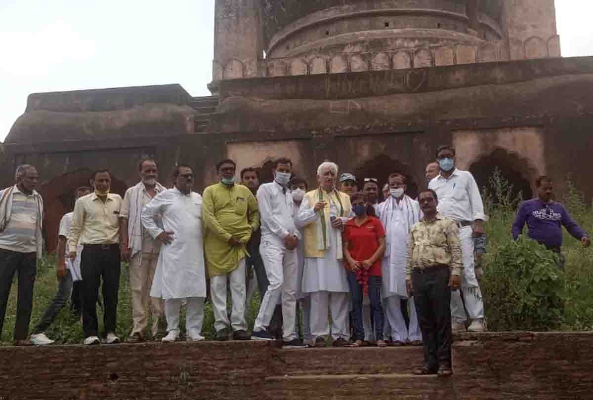 Former Minister Salman Khurshid reached Farrukhabad up