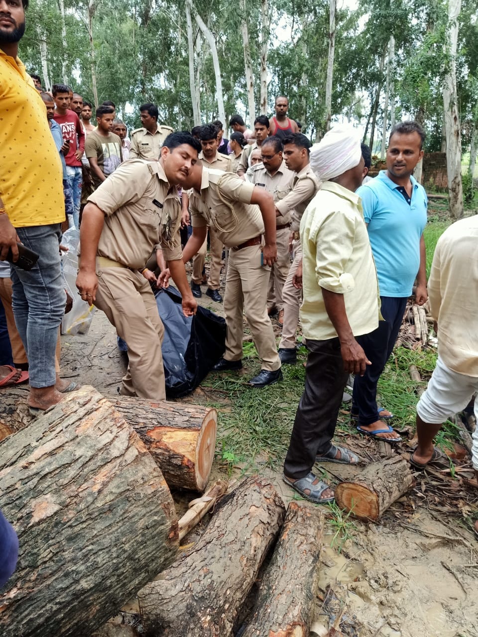 Youth killed by slitting his throat in a fight in azamgarh