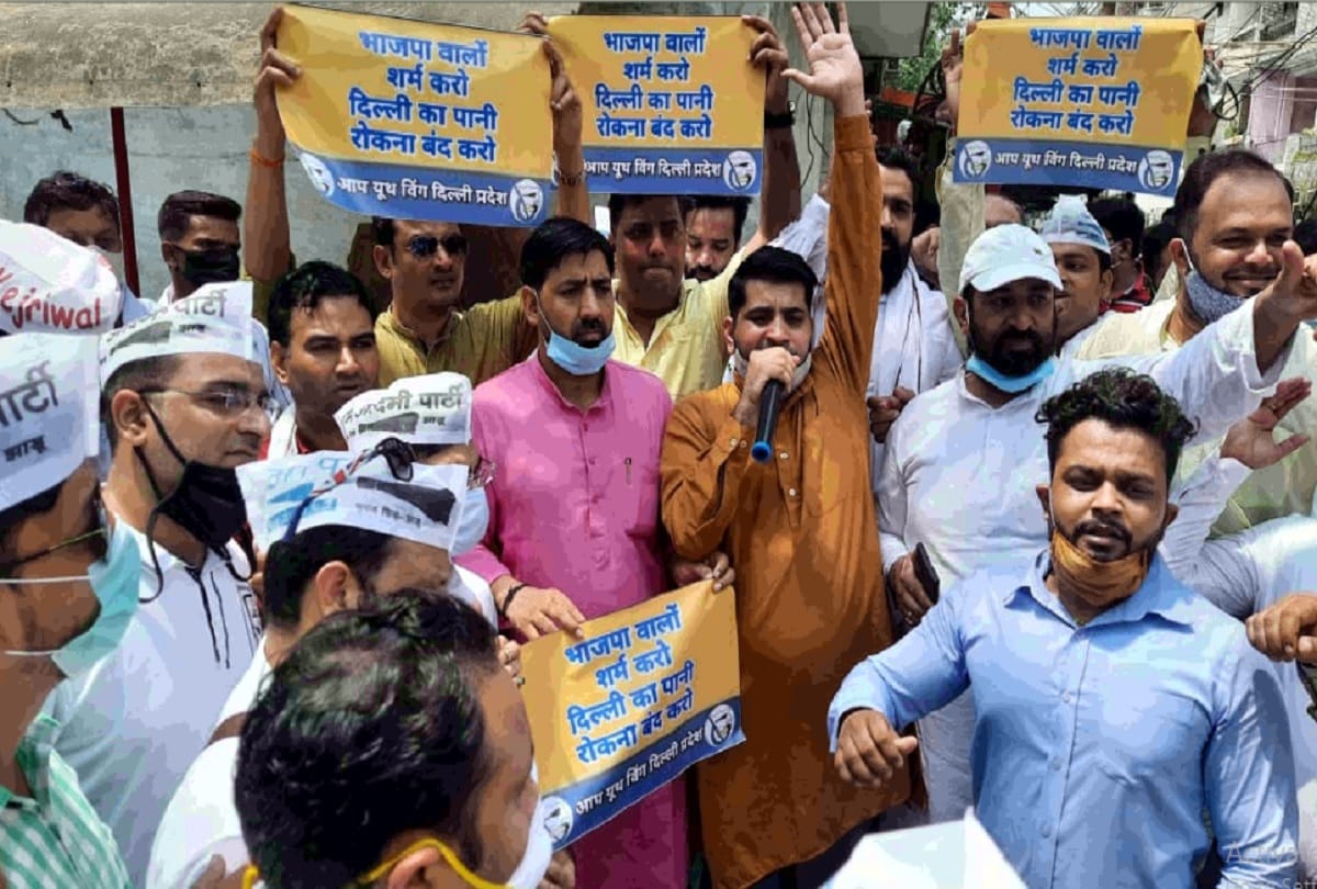 BJP Delhi accuses AAP workers for attacking Aadesh Gupta house when asked for clean water supply