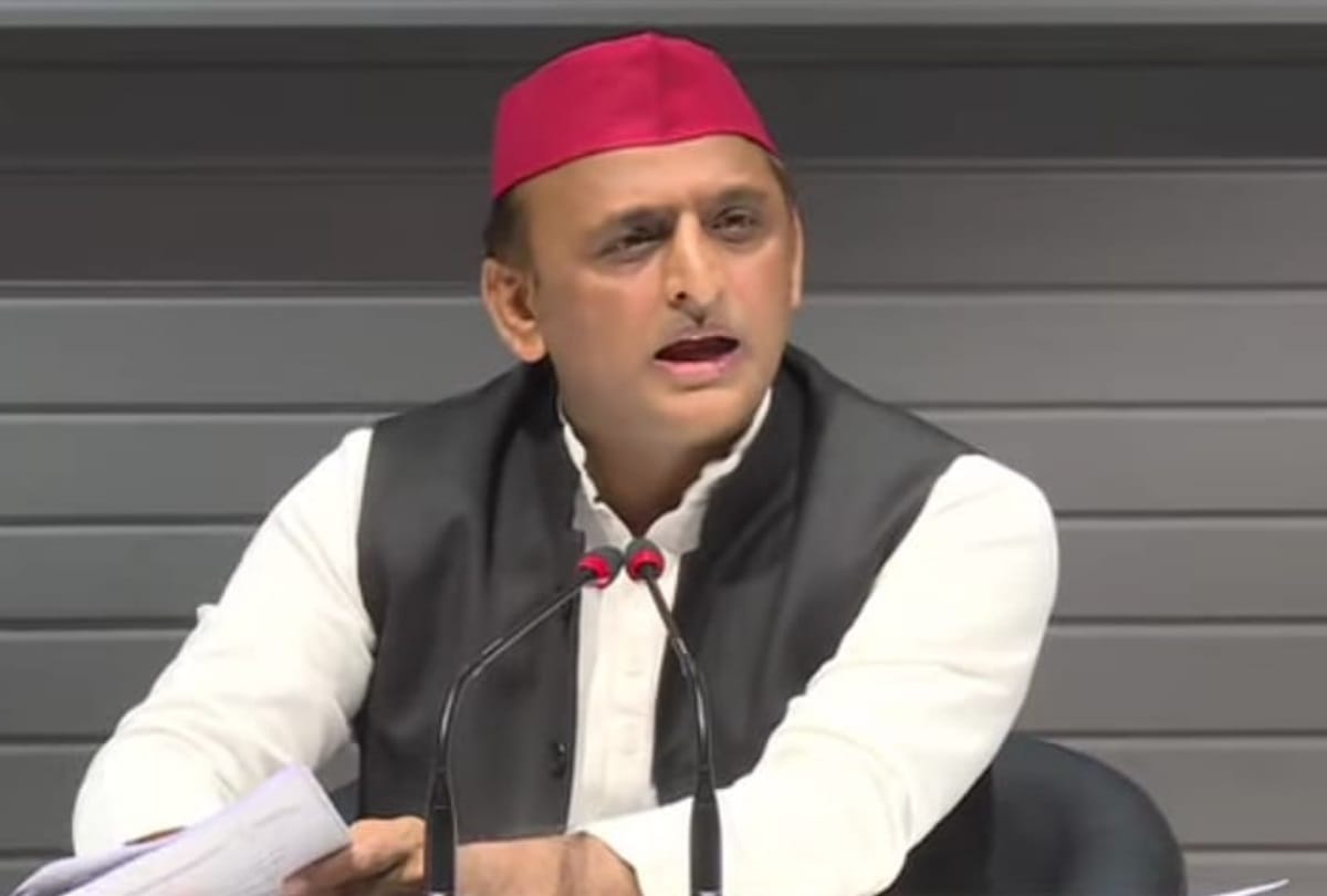 Akhilesh Yadav comments on BJP MP meet in Delhi with Party president.