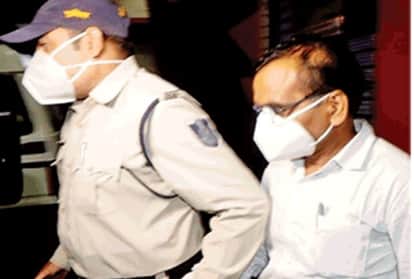 पुलिस की गिरफ्त में आईएएस संतोष वर्मा