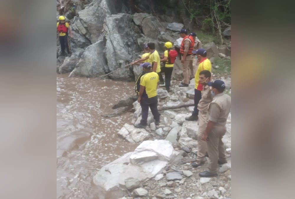Uttarakhand weather News: Father and Son drown into ramganga after flood