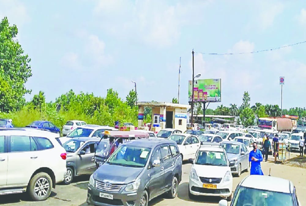 Roorkee news: vehicles crowd from Narsan border to Purkaji on Weekend