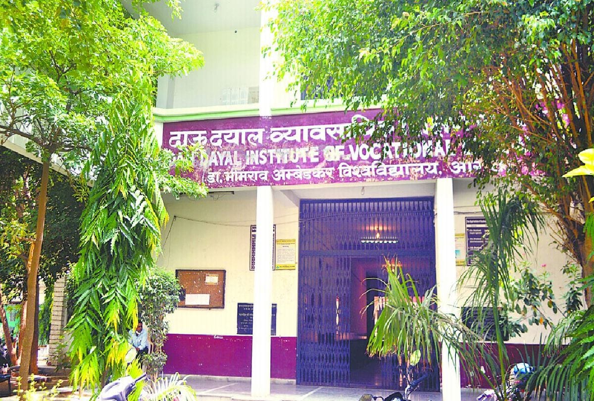 Daudyal Institute of Vocational Education Job Training During Studies