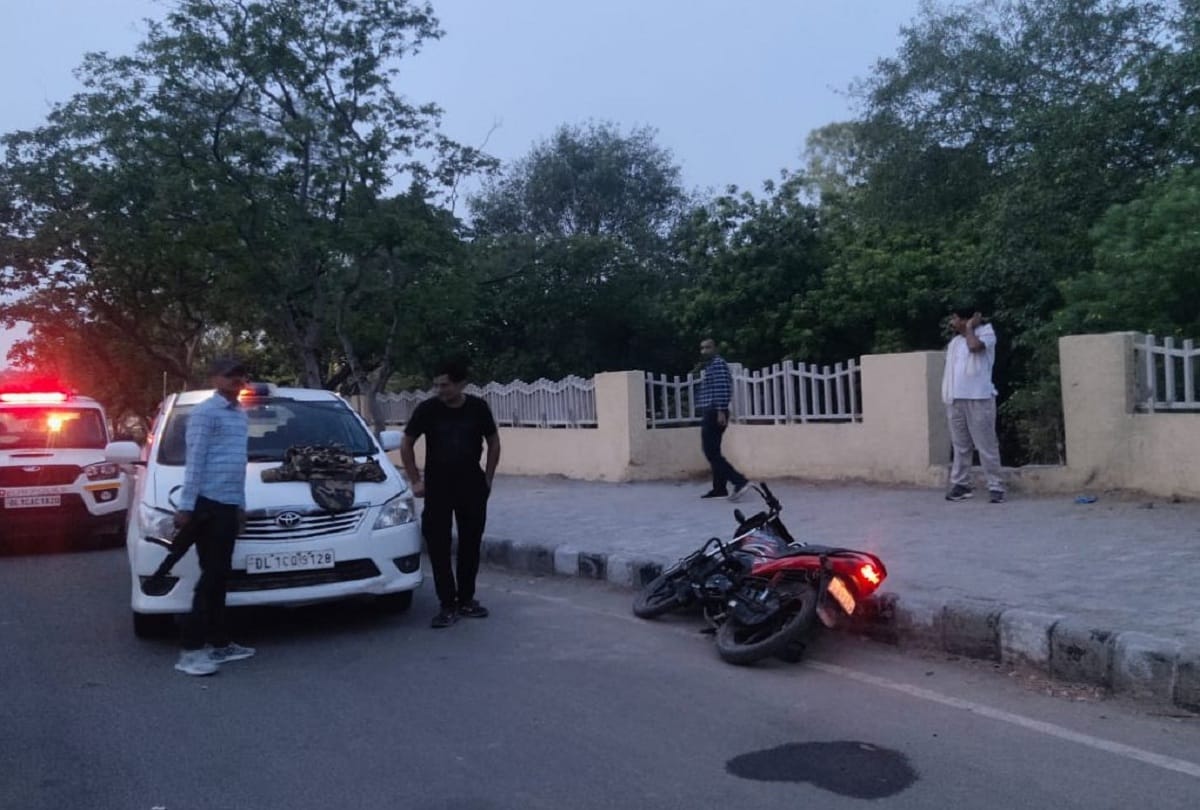 Delhi police arrested two persons in connection with the robbery in Dwarka Uttam Nagar