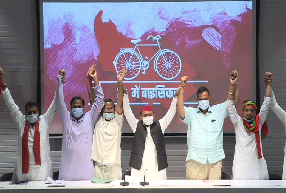 Akhilesh Yadav Joins Former Mla Dharmpal Singh Samajwadi Party Agra Political News