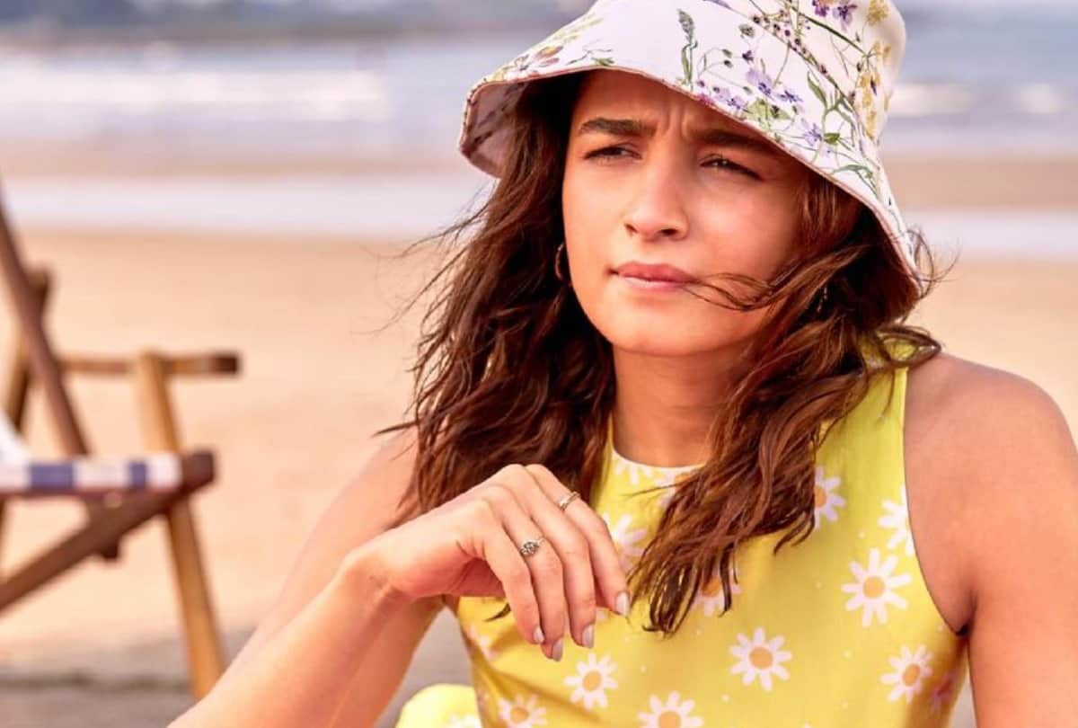 today celebrity lifestyle bollywood celebrities shahrukh khan priyanka chopra akshay kumar kareena kapoor net worth