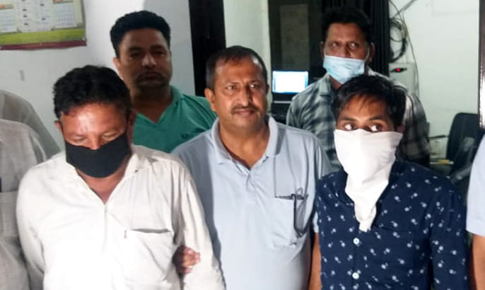 Peon, pimp arrested for taking bribe to correct name