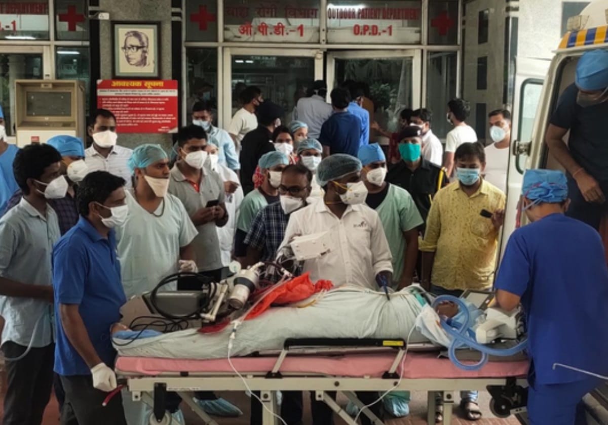 Attempts did not work: after 140 days, Dr Sharda lost the battle of life, was sent to Hyderabad for lung transplant