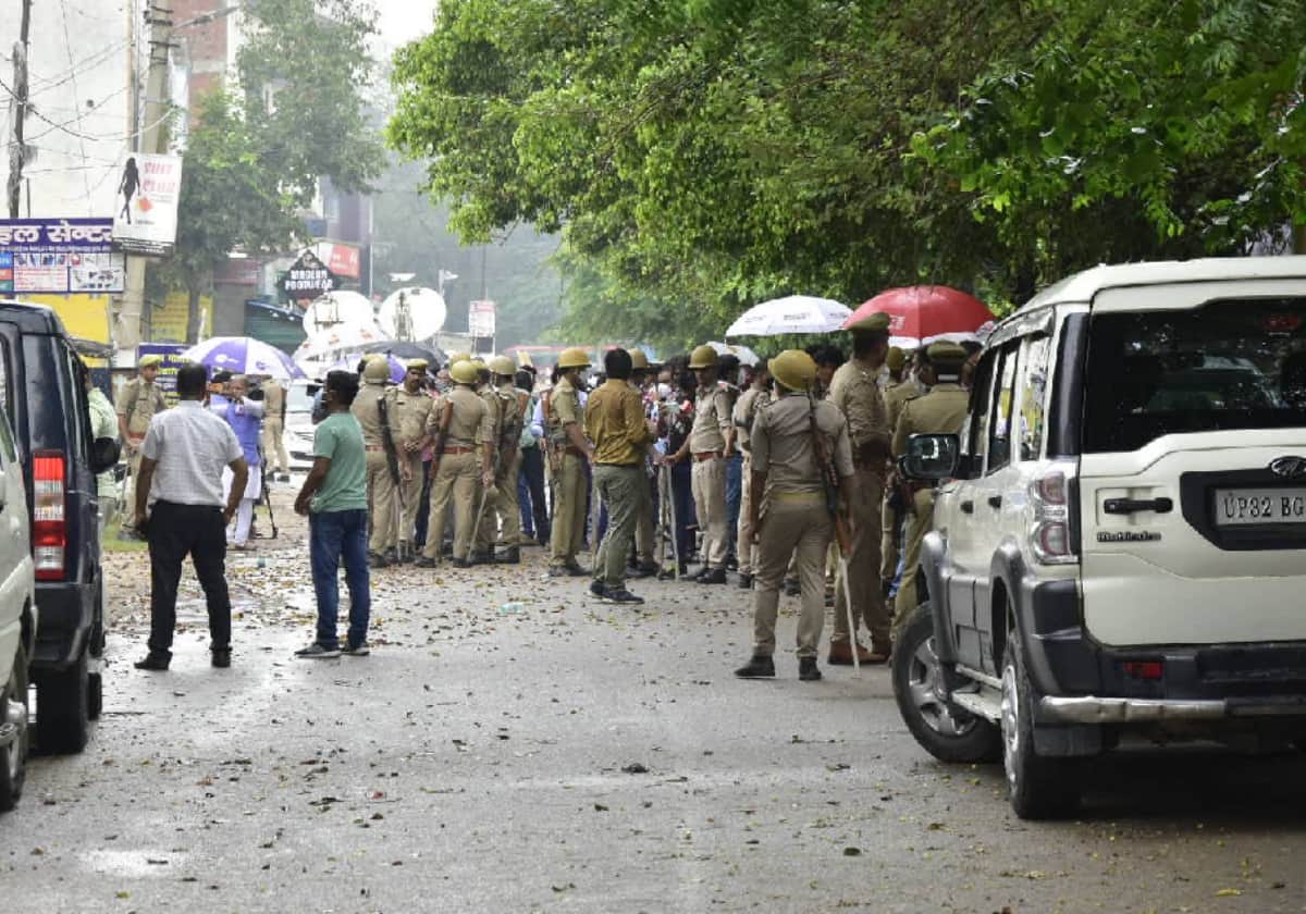 Two Al Qaeda terrorists arrested in Lucknow: On Independence Day, there was a plan to tremble with human bombs in many cities including Lucknow