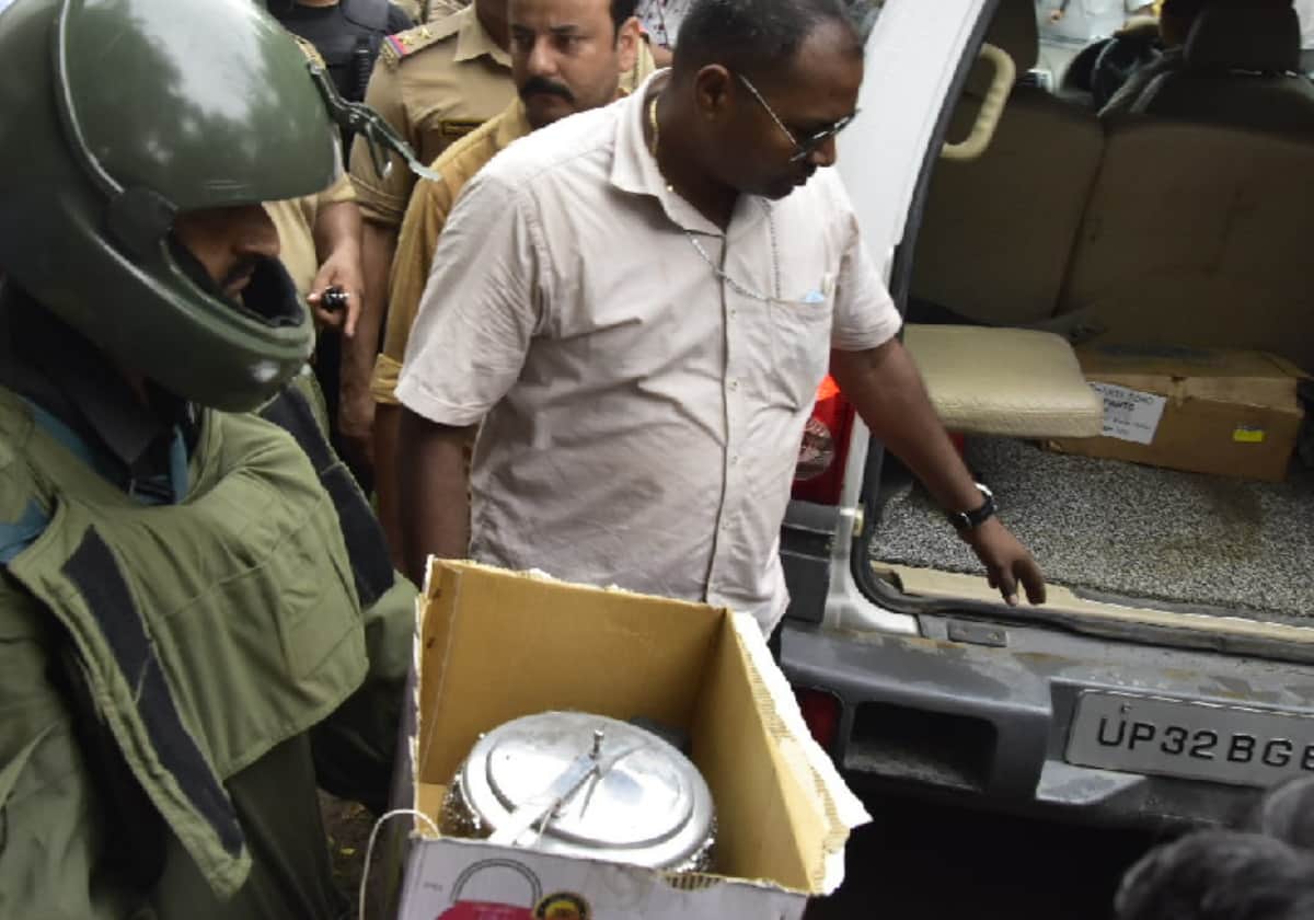 Two Al Qaeda terrorists arrested in Lucknow: On Independence Day, there was a plan to tremble with human bombs in many cities including Lucknow