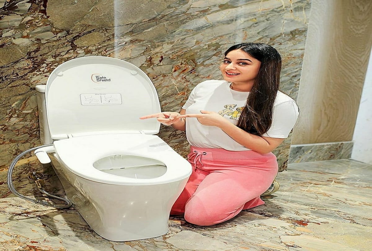 mahi vij trolled for posing with toilet seat in hindi