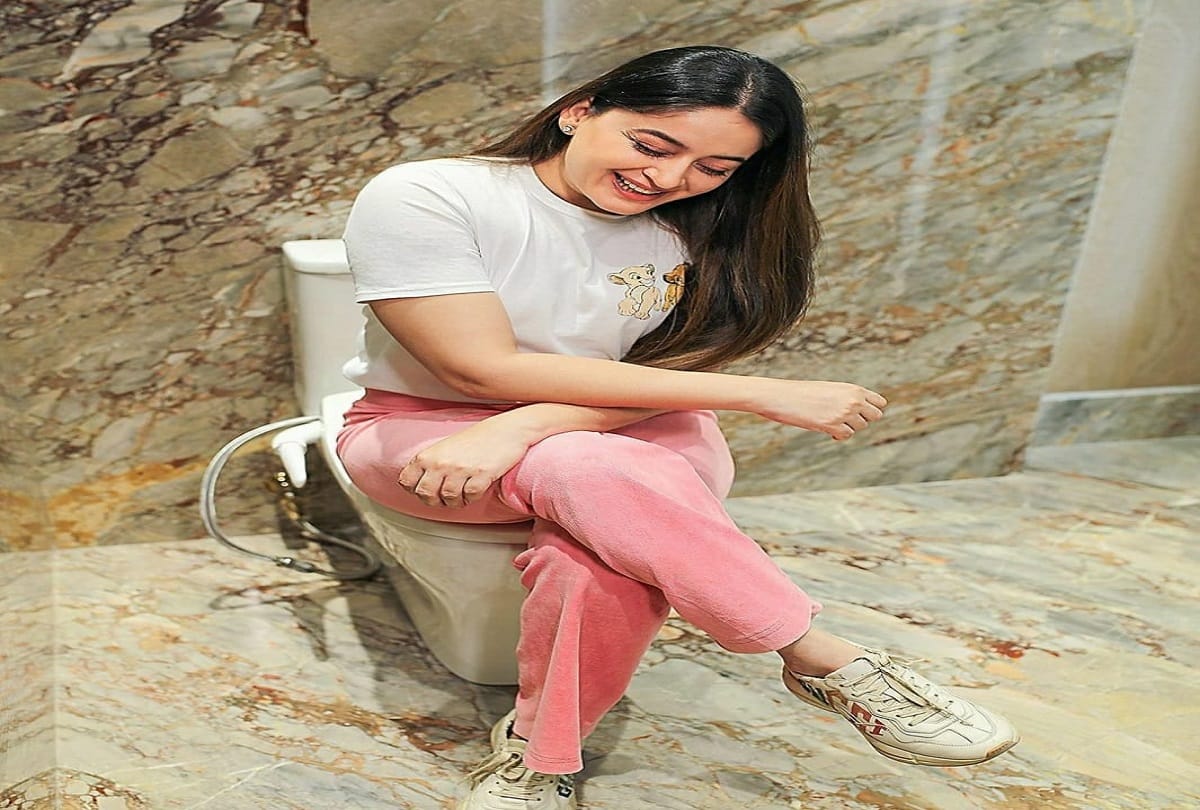 mahi vij trolled for posing with toilet seat in hindi
