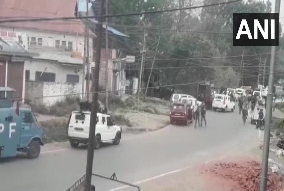 jammu and kashmir NIA raids on ISIS funding case are under way at multiple locations in Anatnag Baramulla and Srinagar