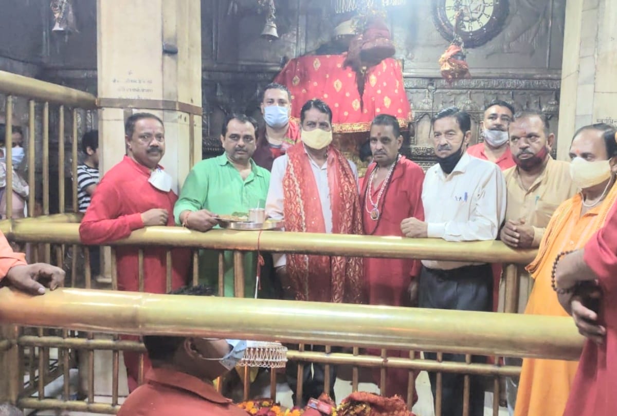 Devotees pay obeisance at shaktipeeth jwalamukhi temple gupt navratri 2021