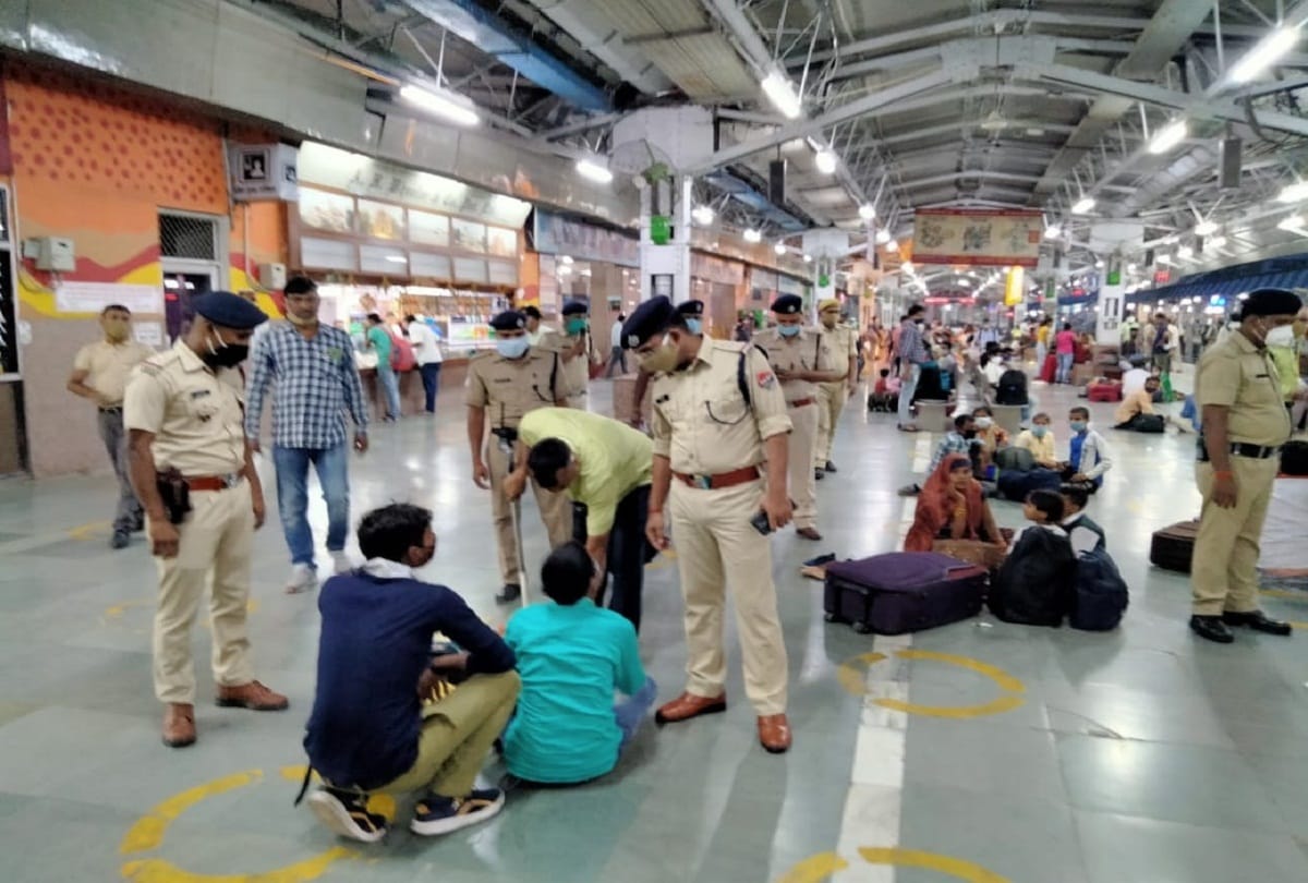 Railway alert after two al-Qaeda terrorists were caught in Lucknow, trains were searched