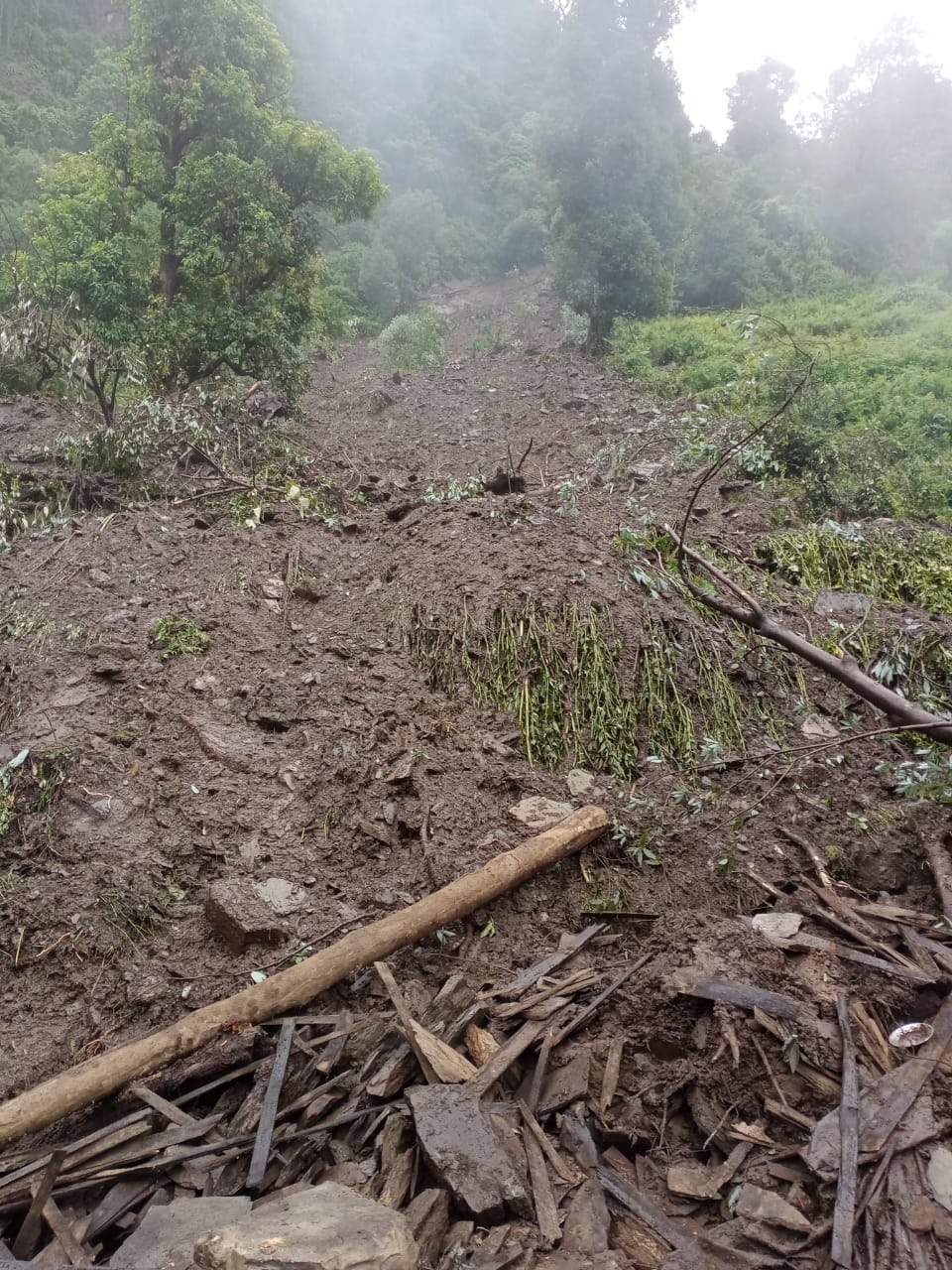 Uttarakhand Weather Update: heavy rain in kapkot one house collapse due to huge debris