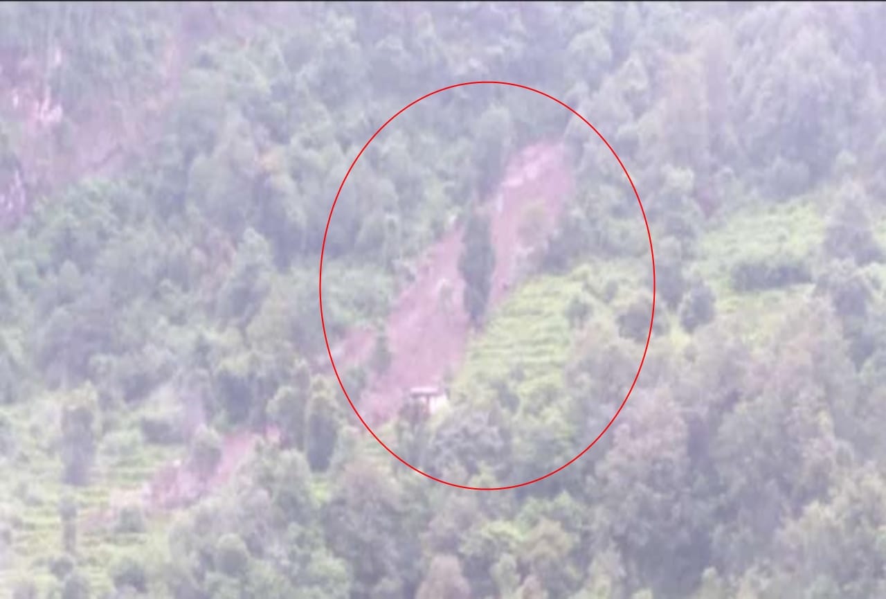 Uttarakhand Weather Update: heavy rain in kapkot one house collapse due to huge debris watch photos