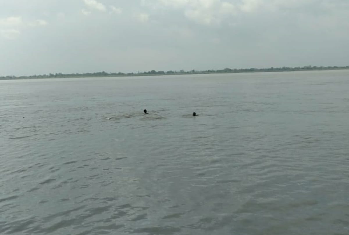 Man commits suicide after jumping in a pond in gilaula thana in shravasti.