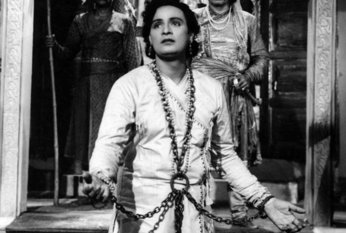 THESE ARE THE RELATIVES OF KAPOOR FAMILY KNOW DETAILS