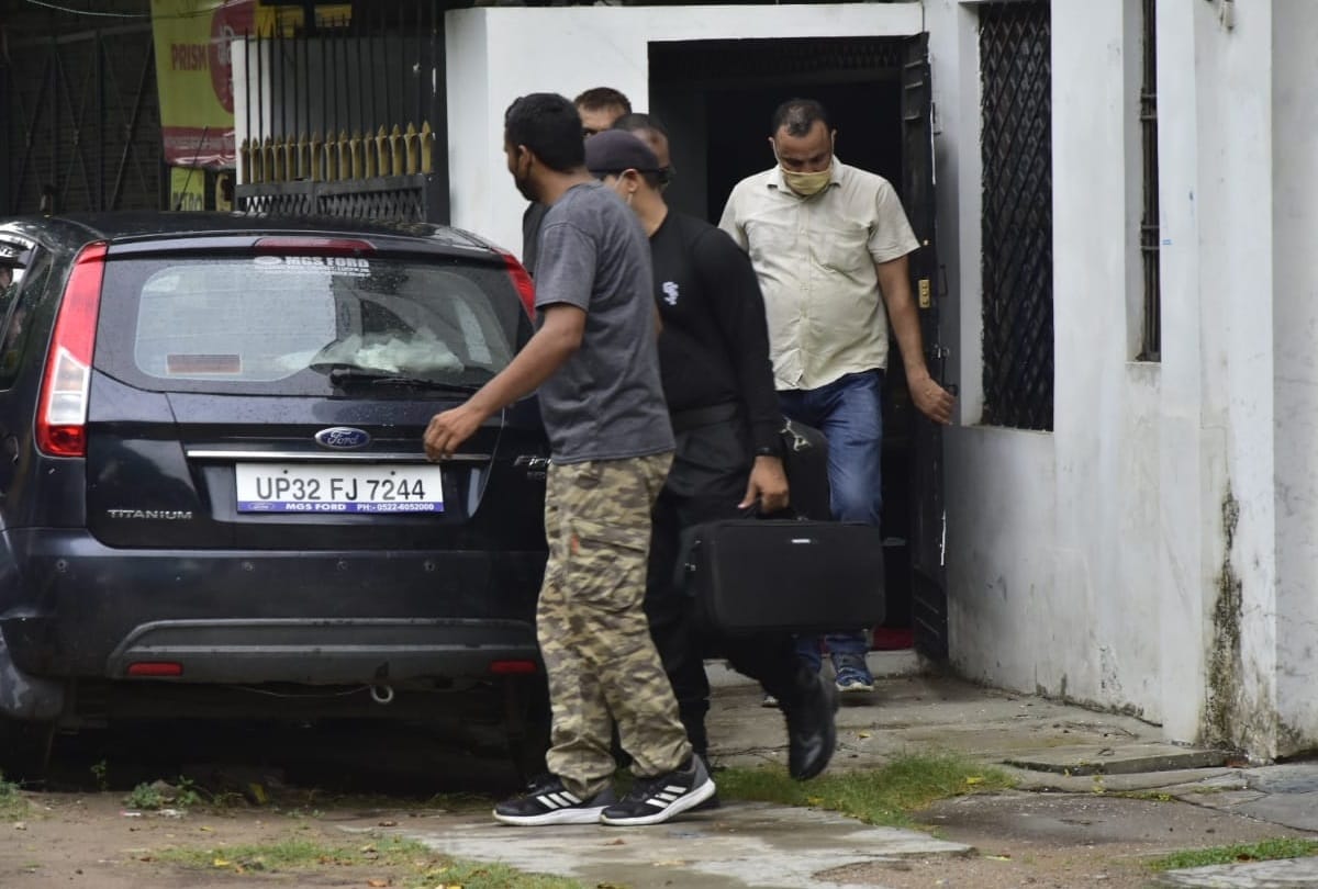 al qaeda terrorists arrested from lucknow were collecting gunpowder from match sticks to make pressure cooker bombs