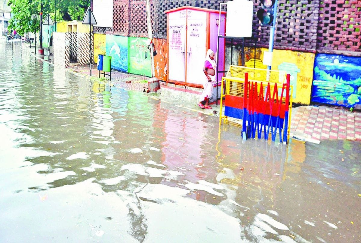 Water Logging On the Roads Due To Heavy Rain In Agra