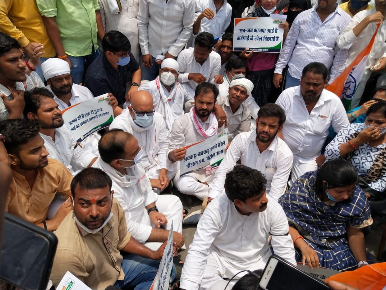 Congress workers protest against inflation in varanasi