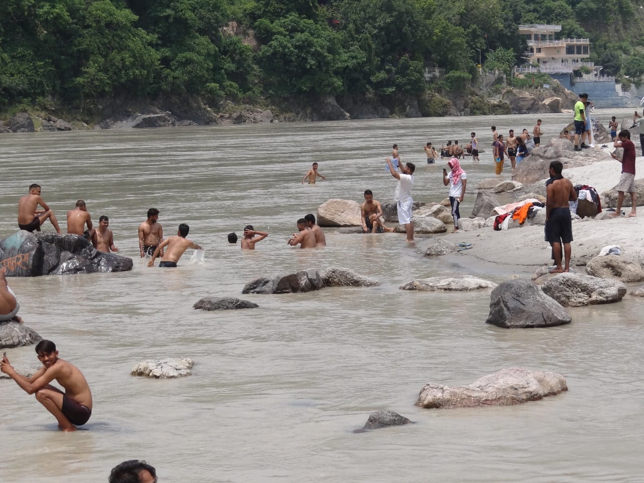 Rishikesh News: 18 Tourist death due to drown in ganga within Eight Months