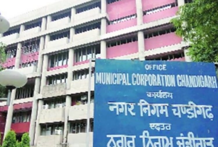 Chandigarh Nagar Nigam Chief Sanitation Inspectors have found sweepers absent without any prior information  