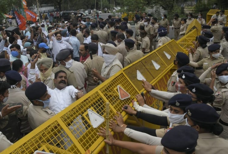 BJP Workers Protest Against Attack on their Leaders in Punjab