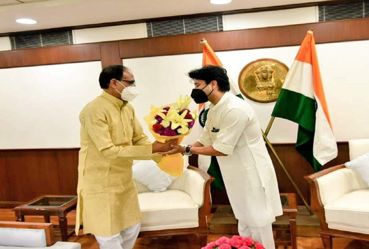 Shivraj met and Congratulated the Union Ministers of Madhya Pradesh in Delhi, had dinner with Tomar
