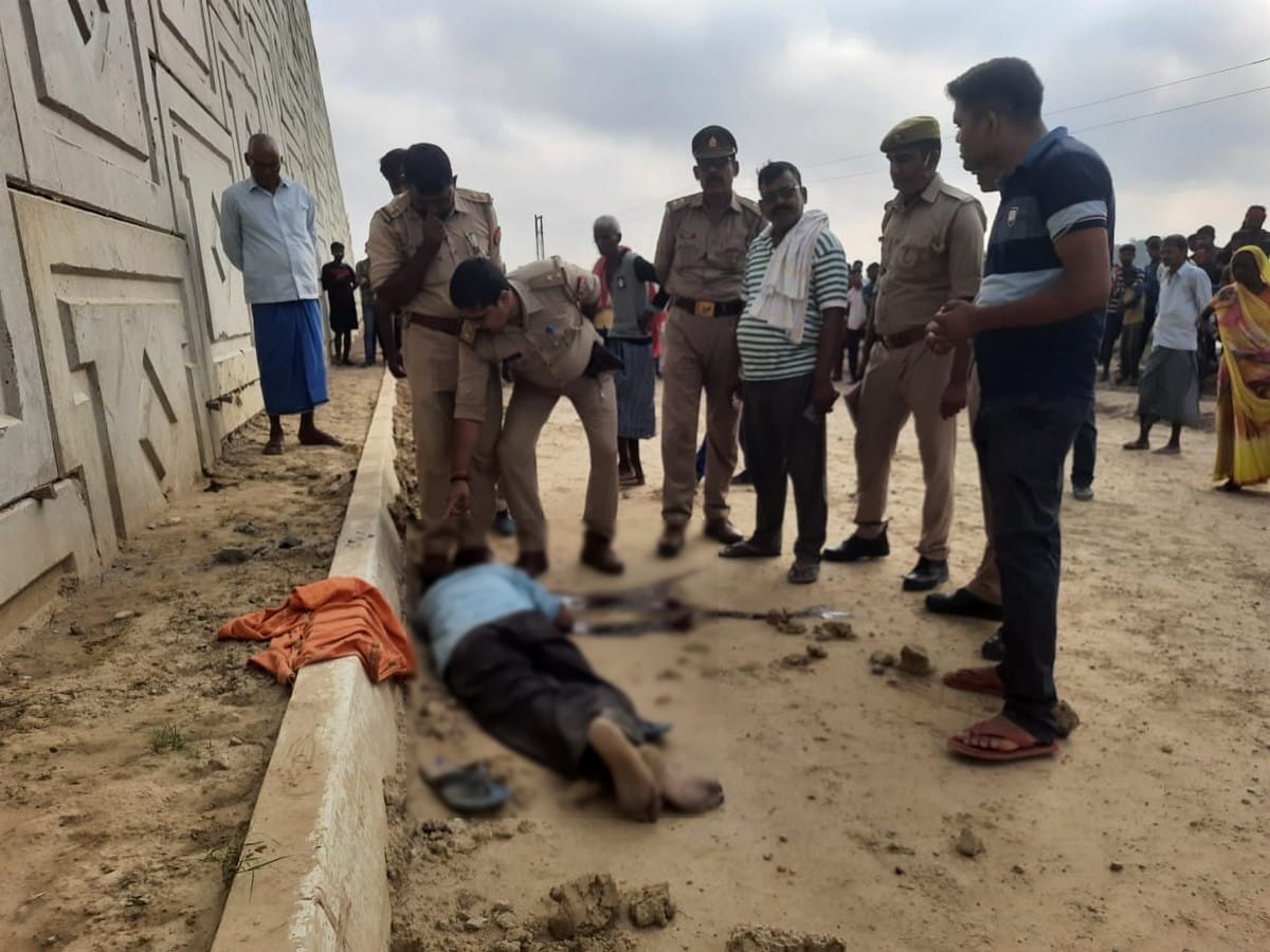 Man dead body found near ring road in suspicious condition varanasi