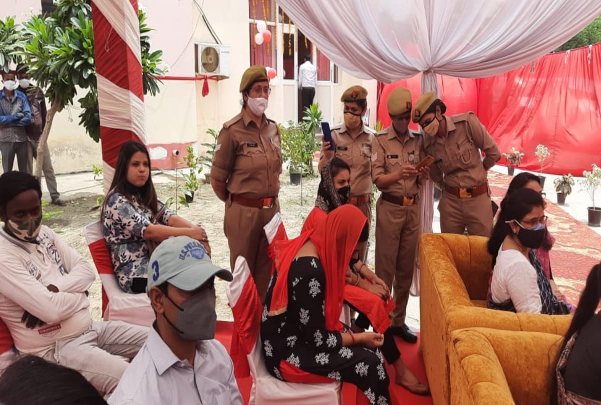Greater Noida secret camera reveal truth ask divorce after 30 years from doctor husband