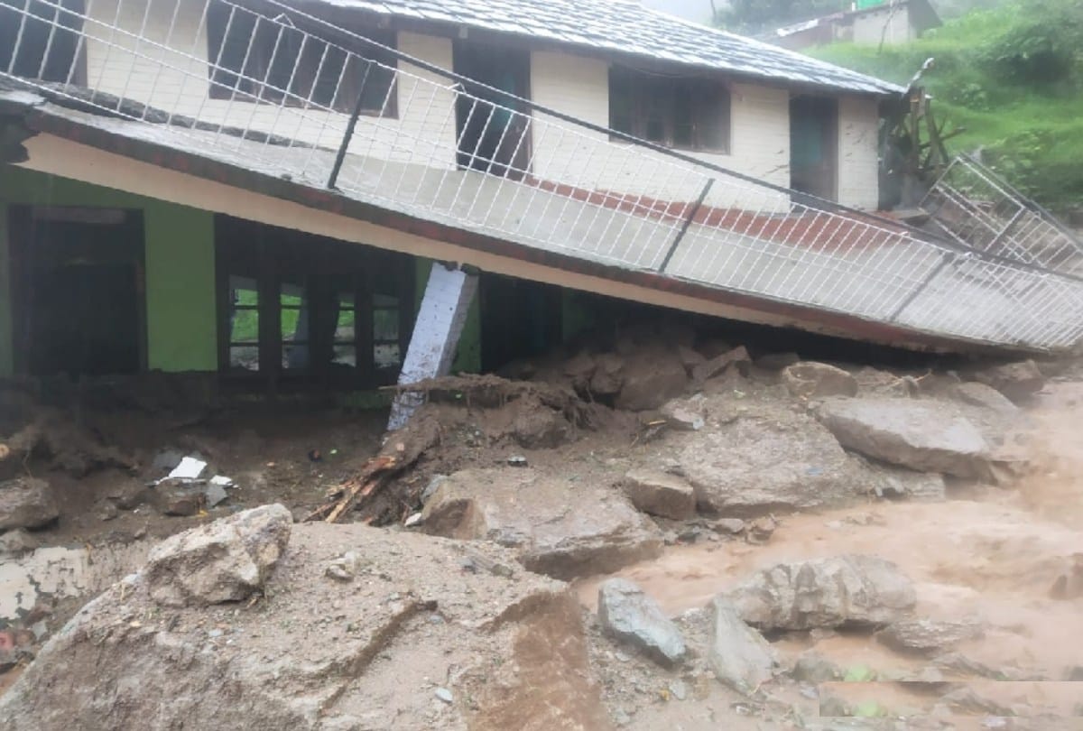 dharamshala flood latest news: houses washed away in front of the eyes, the tourists ran away from the hotel