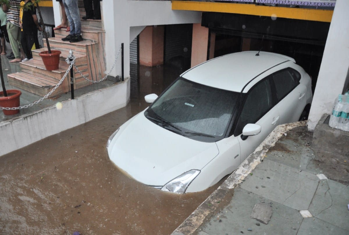 dharamshala flood latest news: houses washed away in front of the eyes, the tourists ran away from the hotel