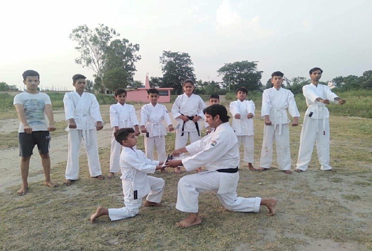 Nine year old Abhay of una himachal got black belt in karate